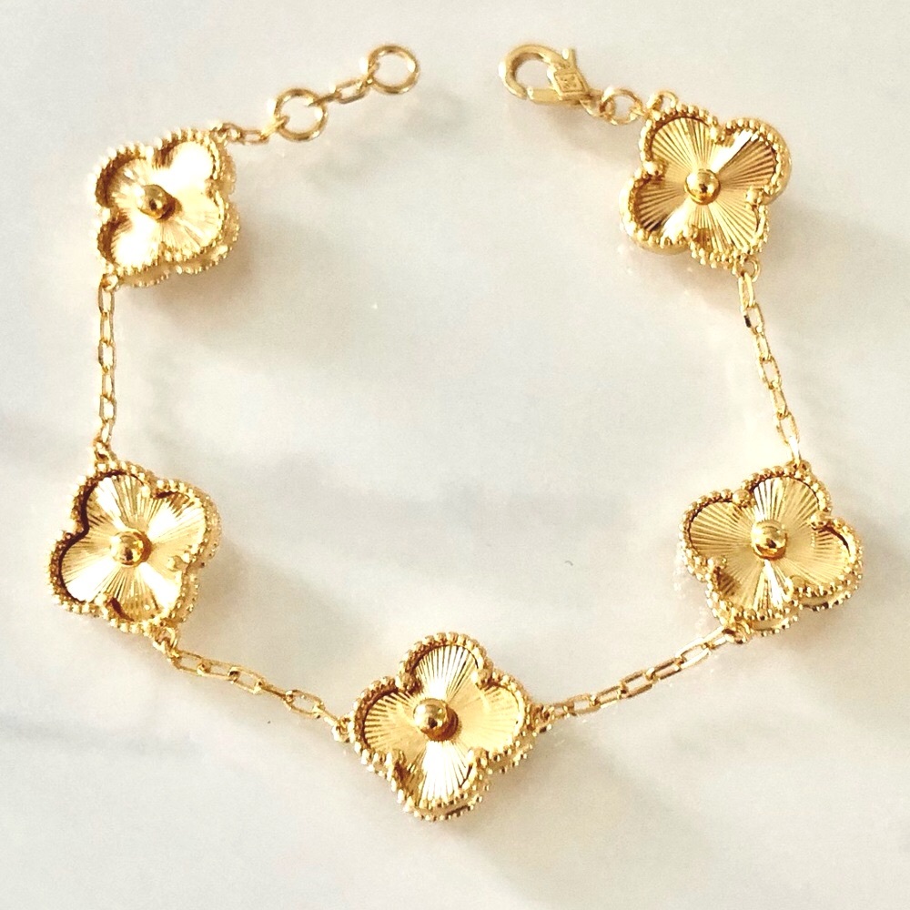 Gold 5 Quatrefoil Clover Motif Bracelet
